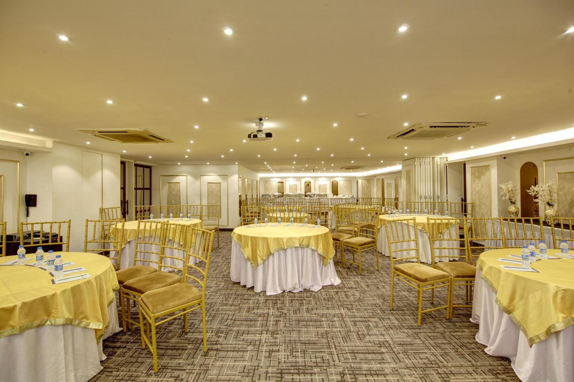 Hotel Town Grand Patel Nagar Neu-Delhi Exterior foto
